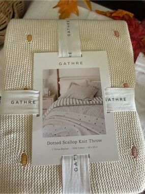 Cream Dotted Scallop Knit Throw
